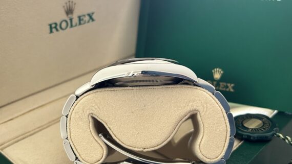 Rolex Oyster Perpetual 114300 (122017)